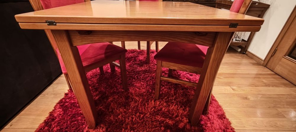 Mesa Quadrada em Madeira Maciça Extensível com 4 Cadeiras