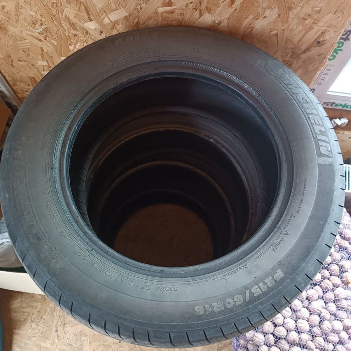 Продам всесезонну резину Michelin 215/60/16