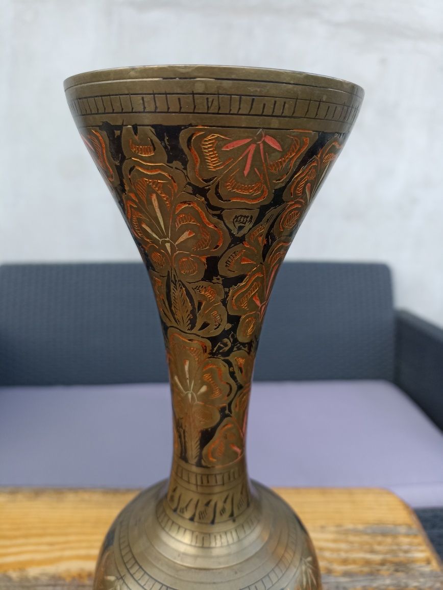 Mosiężny wazon malowany