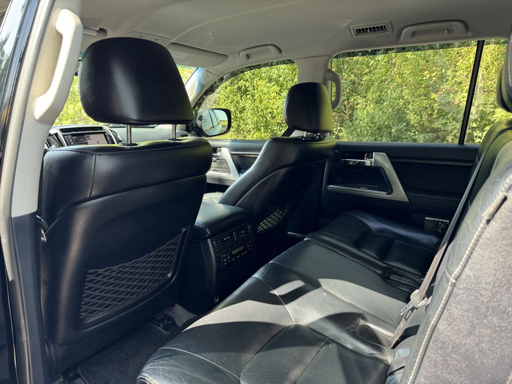 Продам Toyota Land Cruiser 200