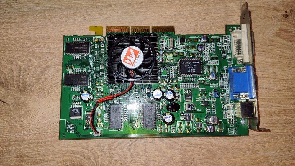 Radeon 9100  AGP (8500)  retro karta graficzna