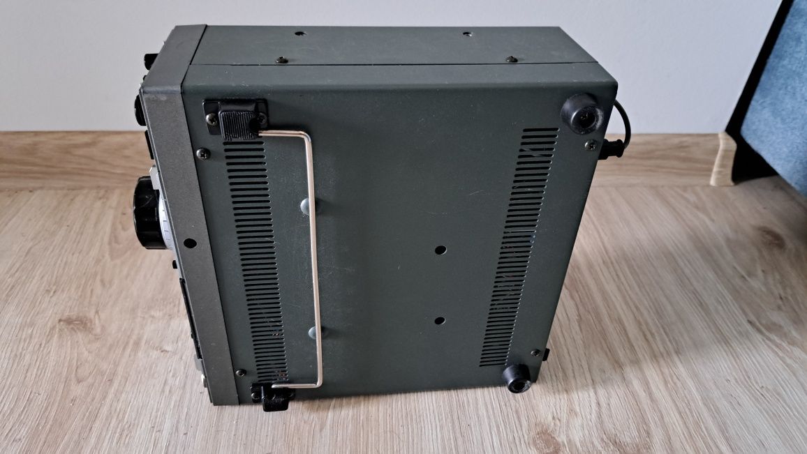 Radiotelefon KF TRX Icom IC-735 stan BDB , fabryczny komplet