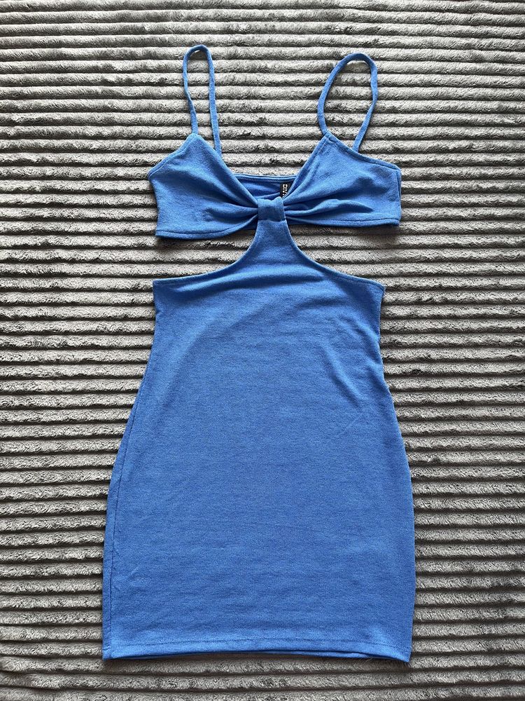 Krótka niebieska sukienka