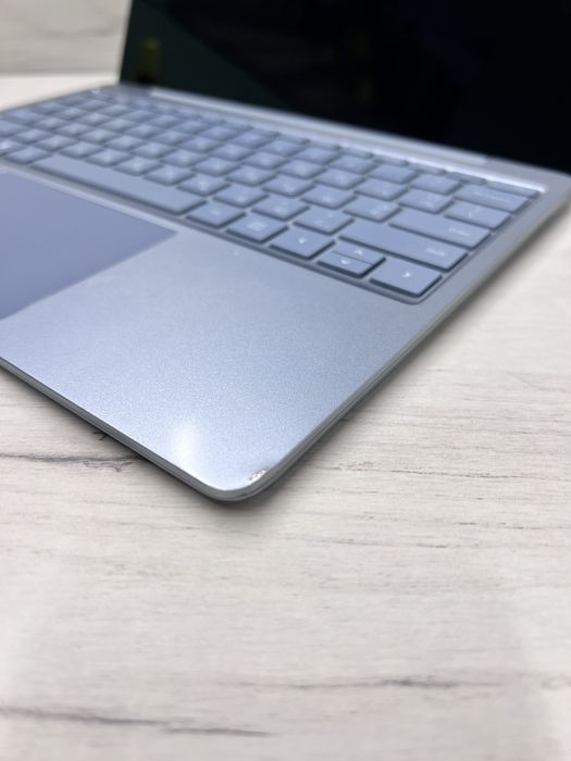 Microsoft Surface Laptop Go i5-1035G1 8gb 128GB SSD
