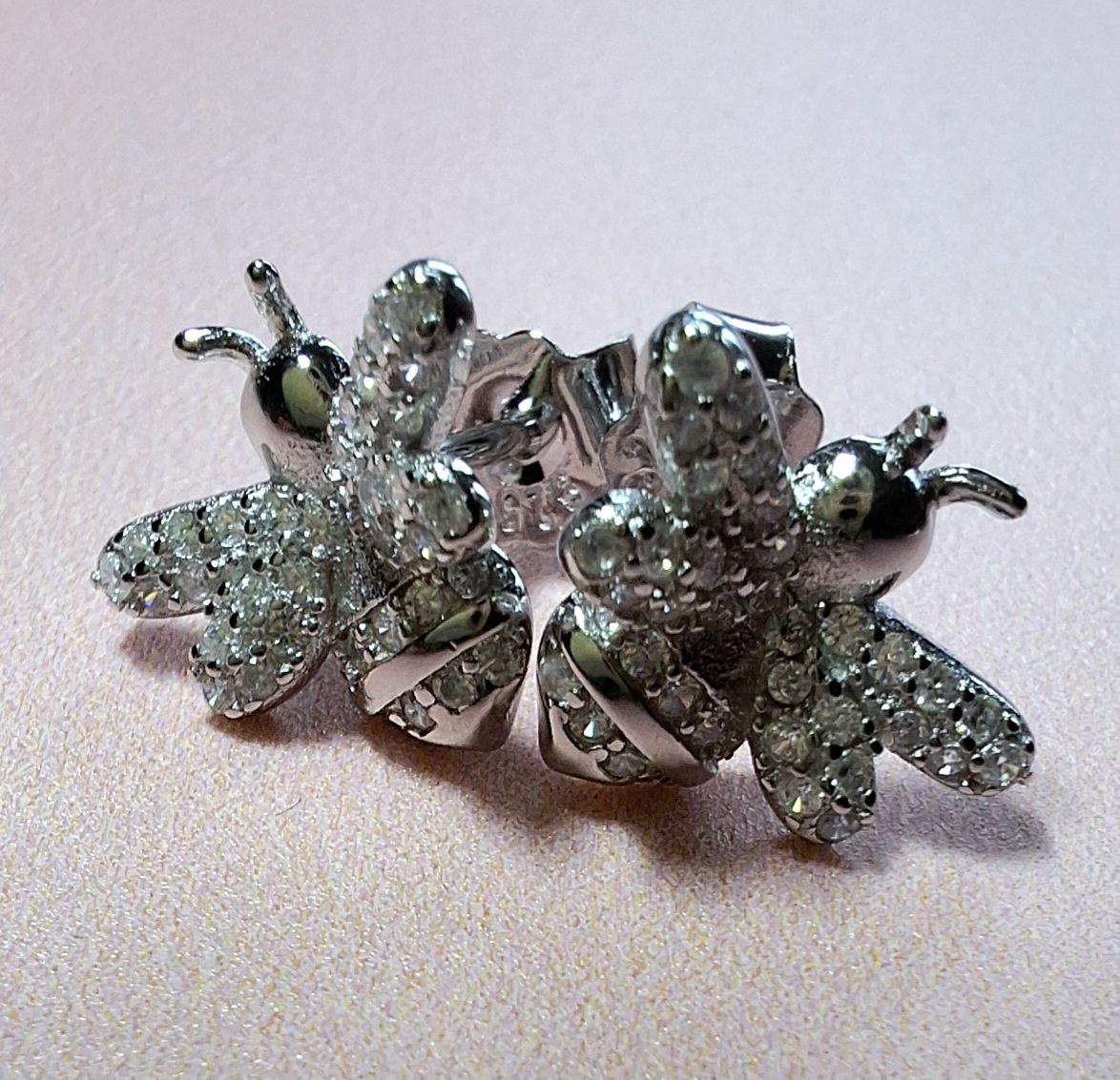 Kolczyki srebrne pr.925 rodowane pszczoły