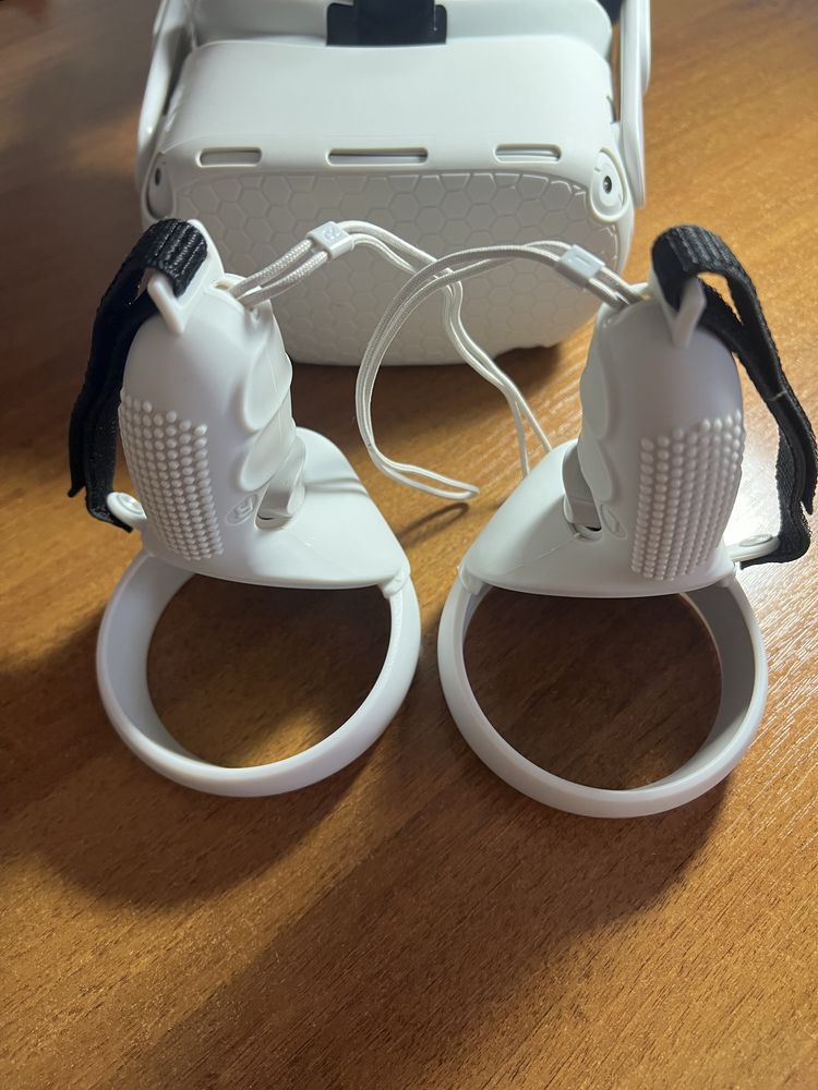 Oculus Quest 2 (64GB) + чехол + USB-C 3.2