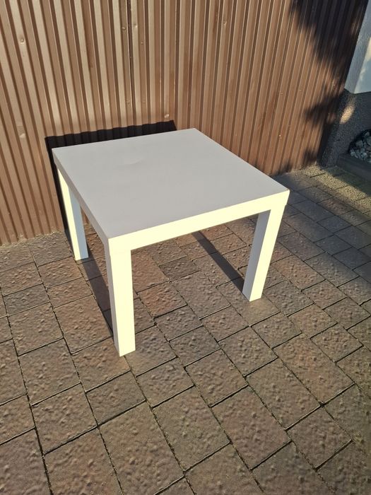 Stolik biały niski