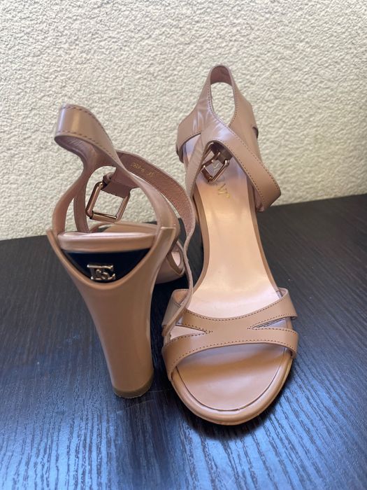 Sprzedam sandały na wysokim obcasie