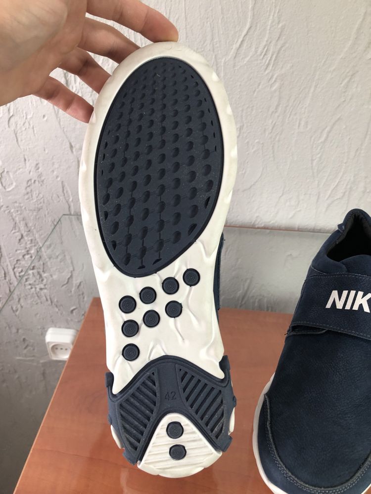 Кросівки нові Найк Nike розмір 42 устілка 28