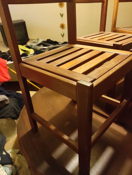 Mesa e 4 cadeiras -  Madeira maciça