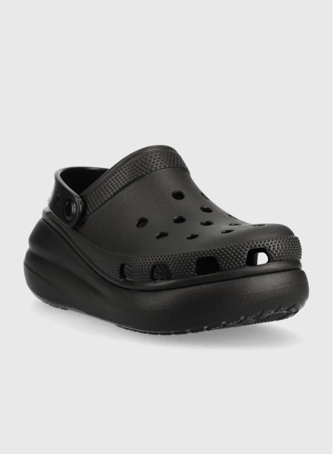 Шльопанці Crocs Classic Crush Clog
жіночі колір чорний на платформі