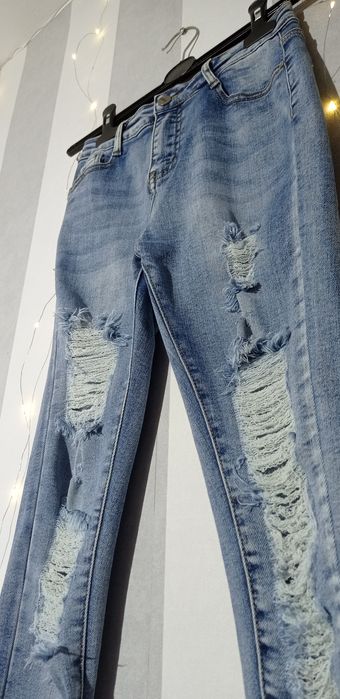 Jeansy spodnie skinny niebieskie z przetarciami Daysie S
