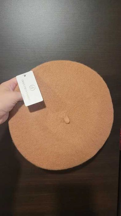 Grace focus fashion light camel beret wełniany