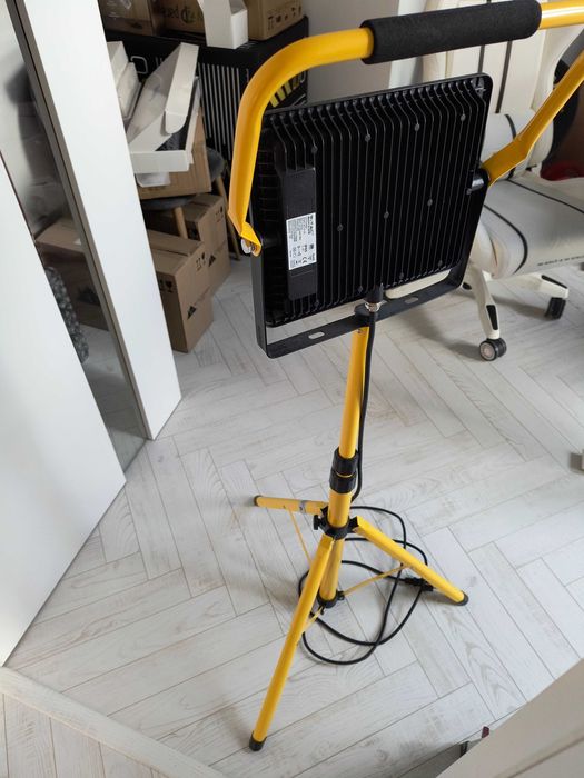 Naświetlacz na statywie H 100W 6500K SAMSUNG LED V-TAC VT-109 |