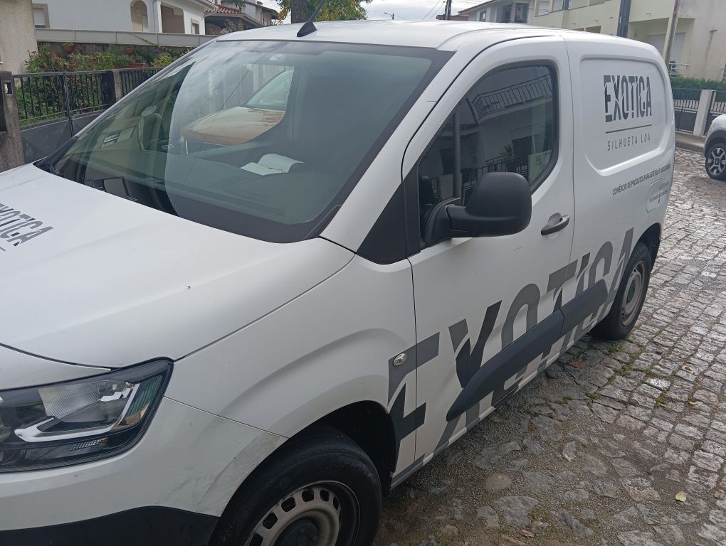 Citroen Berlingo 1.6D Bluehdi 3 lugares
Fevereiro