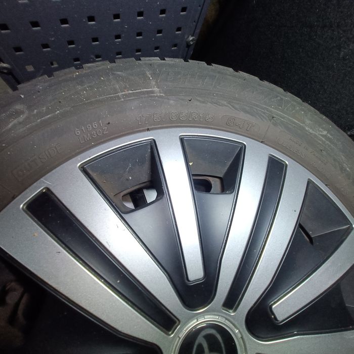 Vendo jantes Toyota Yaris com pneus