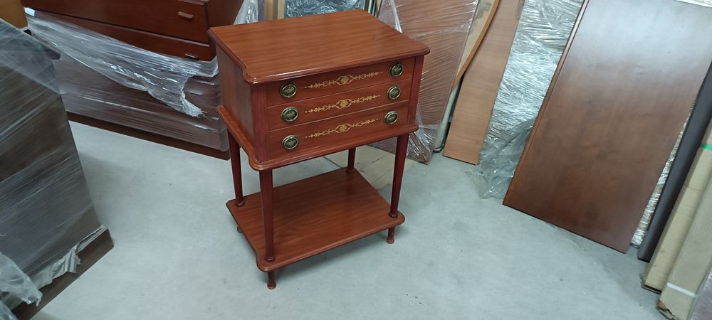 Móvel de apoio clássico