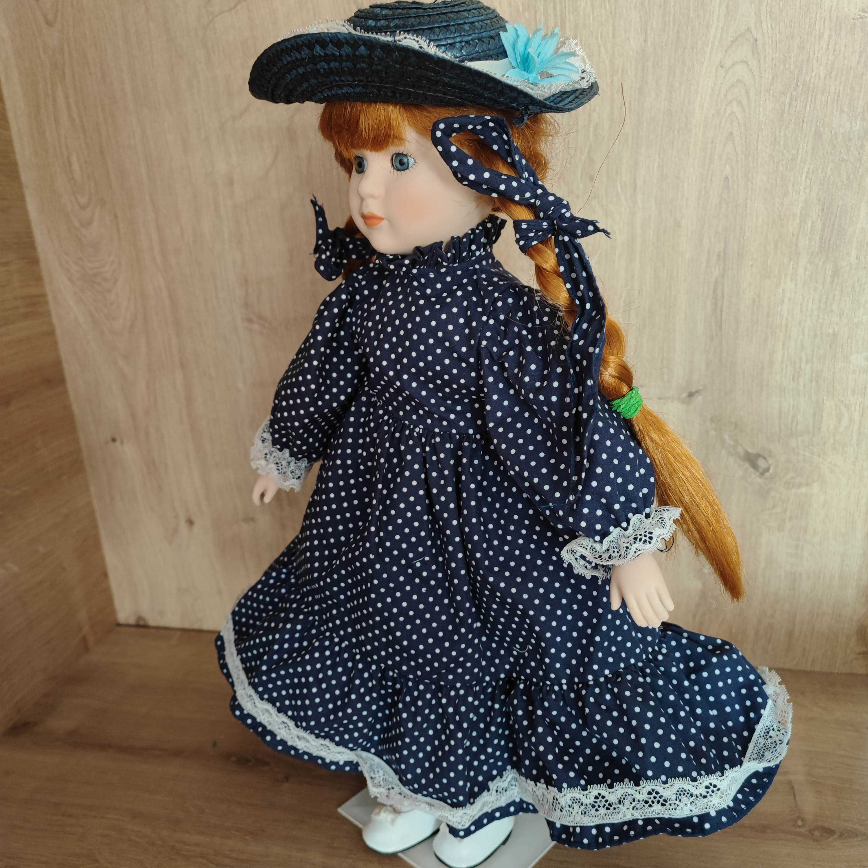 PROMENADE COLLECTION Lalka kolekcjonerska (collectible porcelain doll)