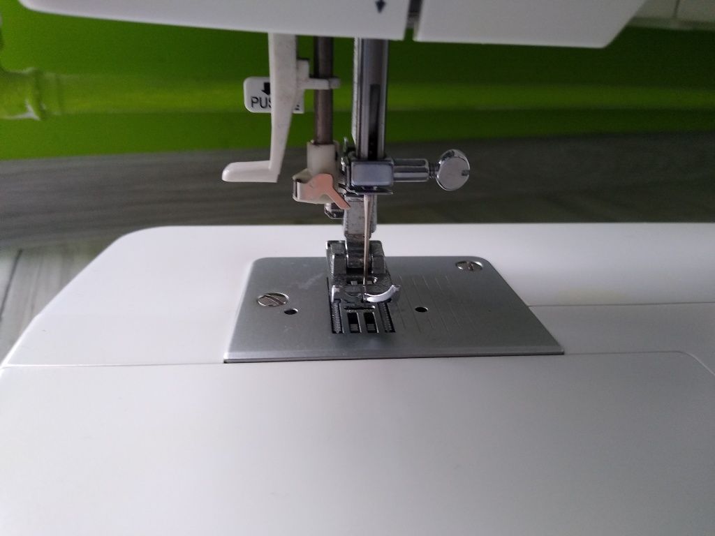 Sprzedam maszynę wieloczynnościowa Bernina sew&go 5