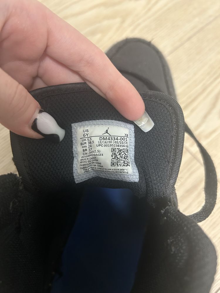 Air Jordan 1 Mid SE(GS), розмір 38,5