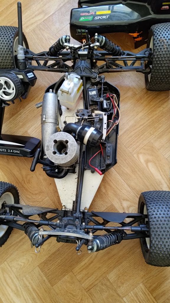 RC 1:8 nitro auto