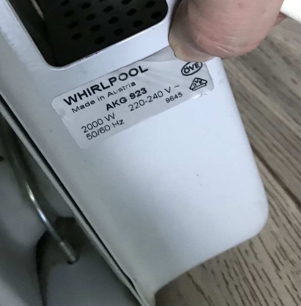Масляний обігрівач Whirpool AKG 923 2000W
