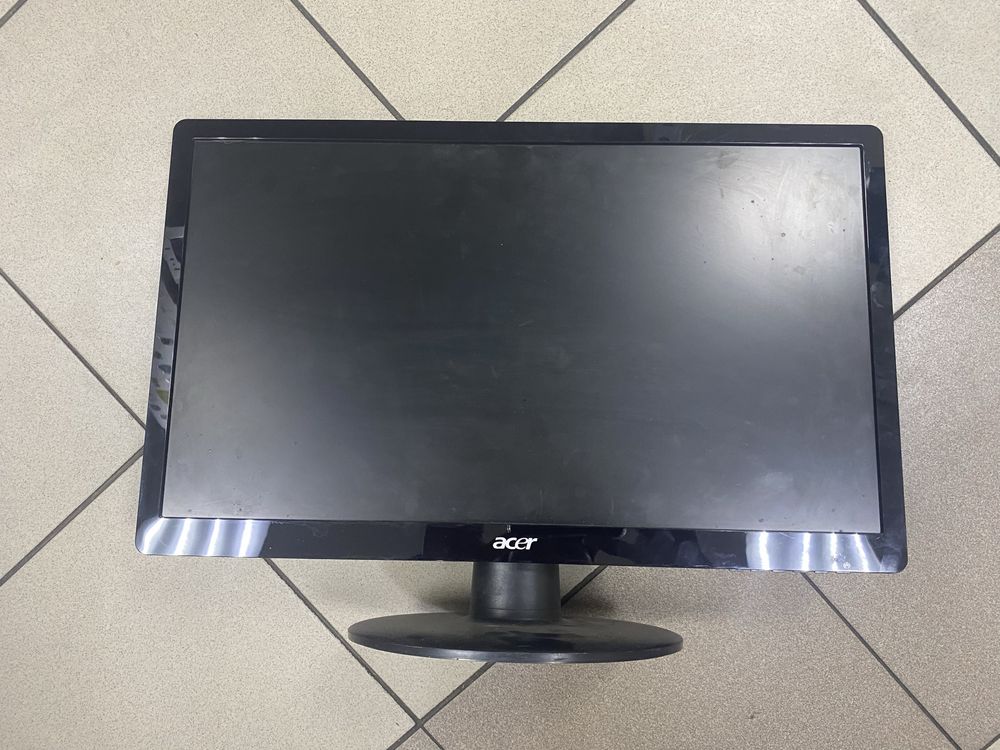 Два монитора одним лотом AOC и Acer