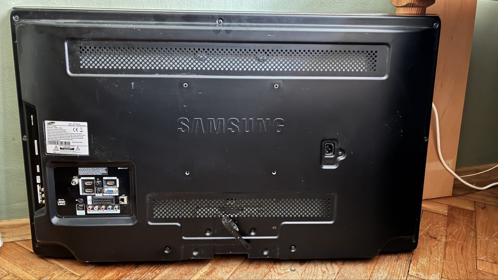 Telewizor Samsung 40 cali LE40C550J1W + Uchwyt ścienny