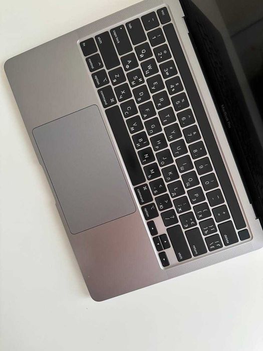 Продаю MacBook Pro (13", 2020) в ідеальному стані
