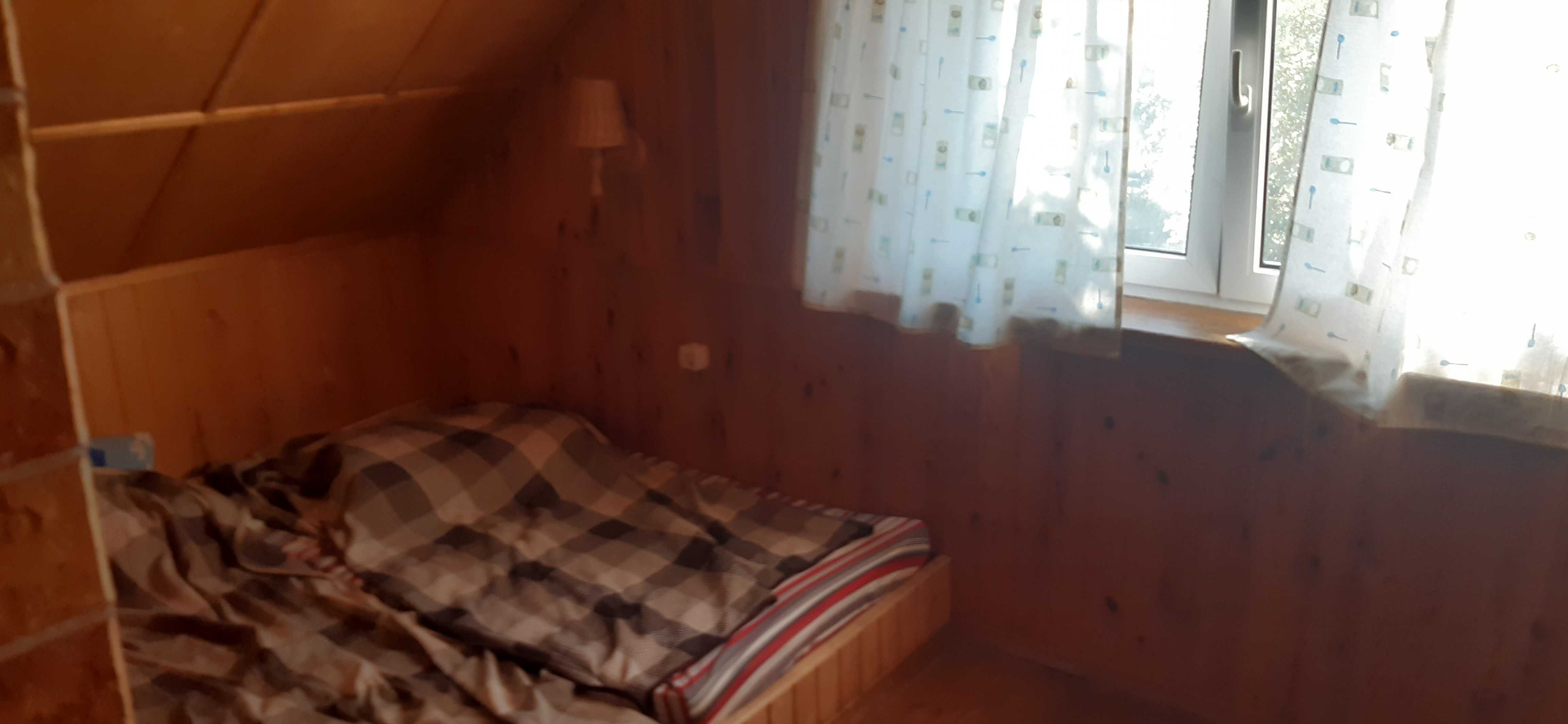 Будинок під лісом для відпочику з лазнями