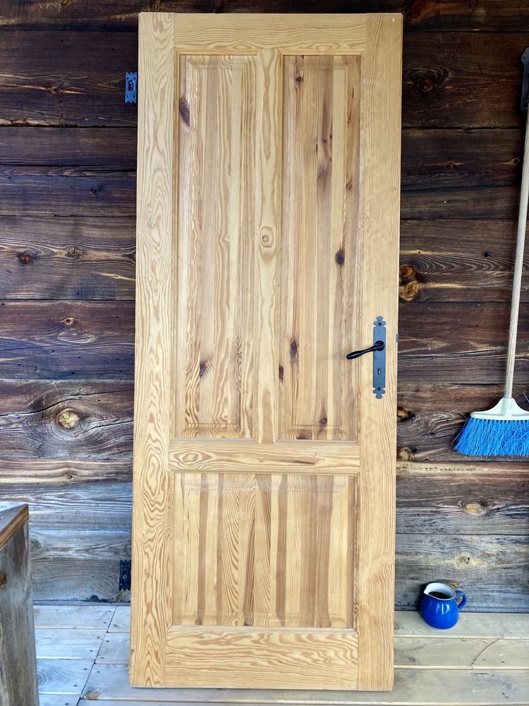drzwi drewniane wewnetrzne sosnowe 80x200 prawe