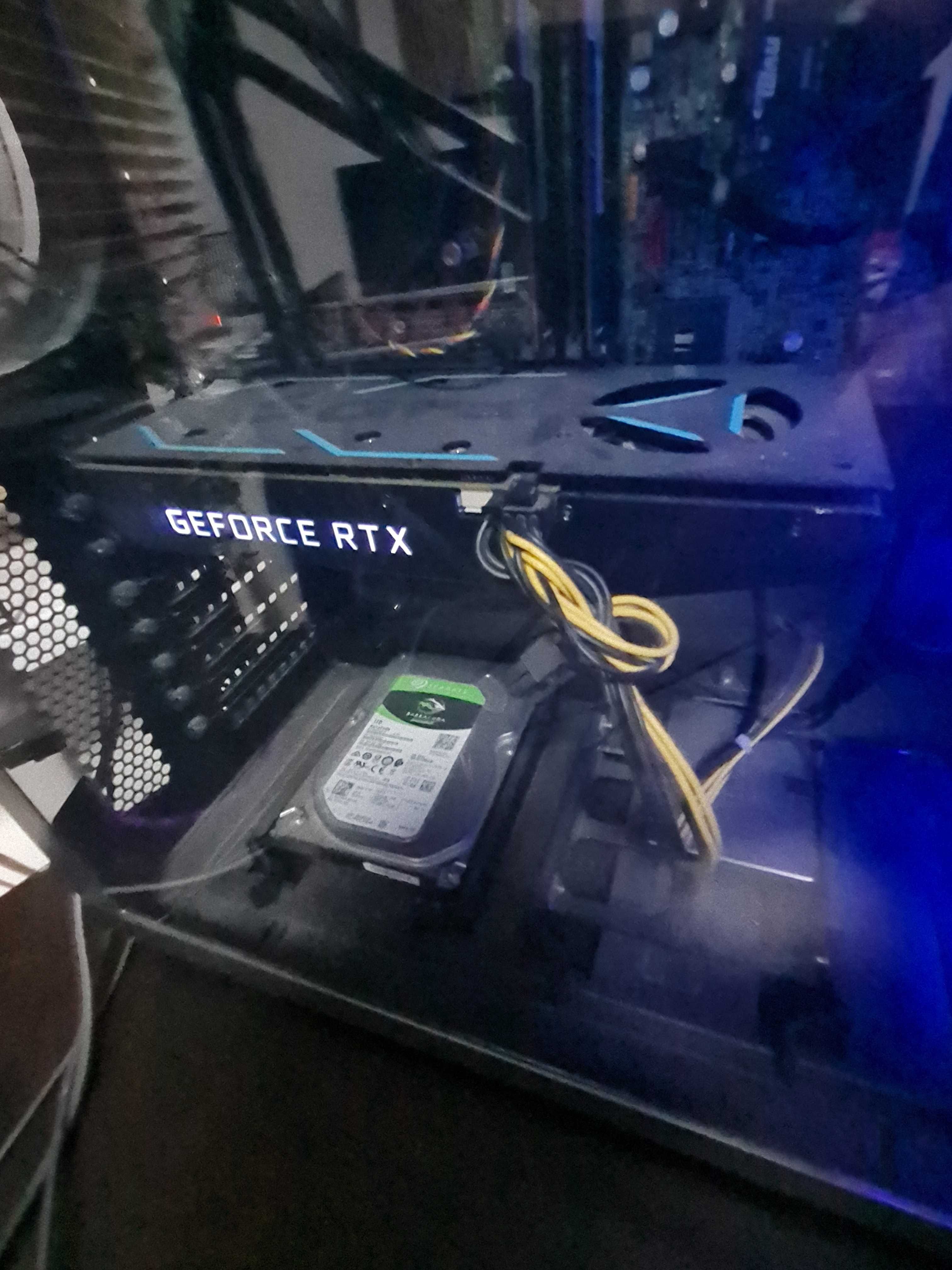 komputer z monitorem