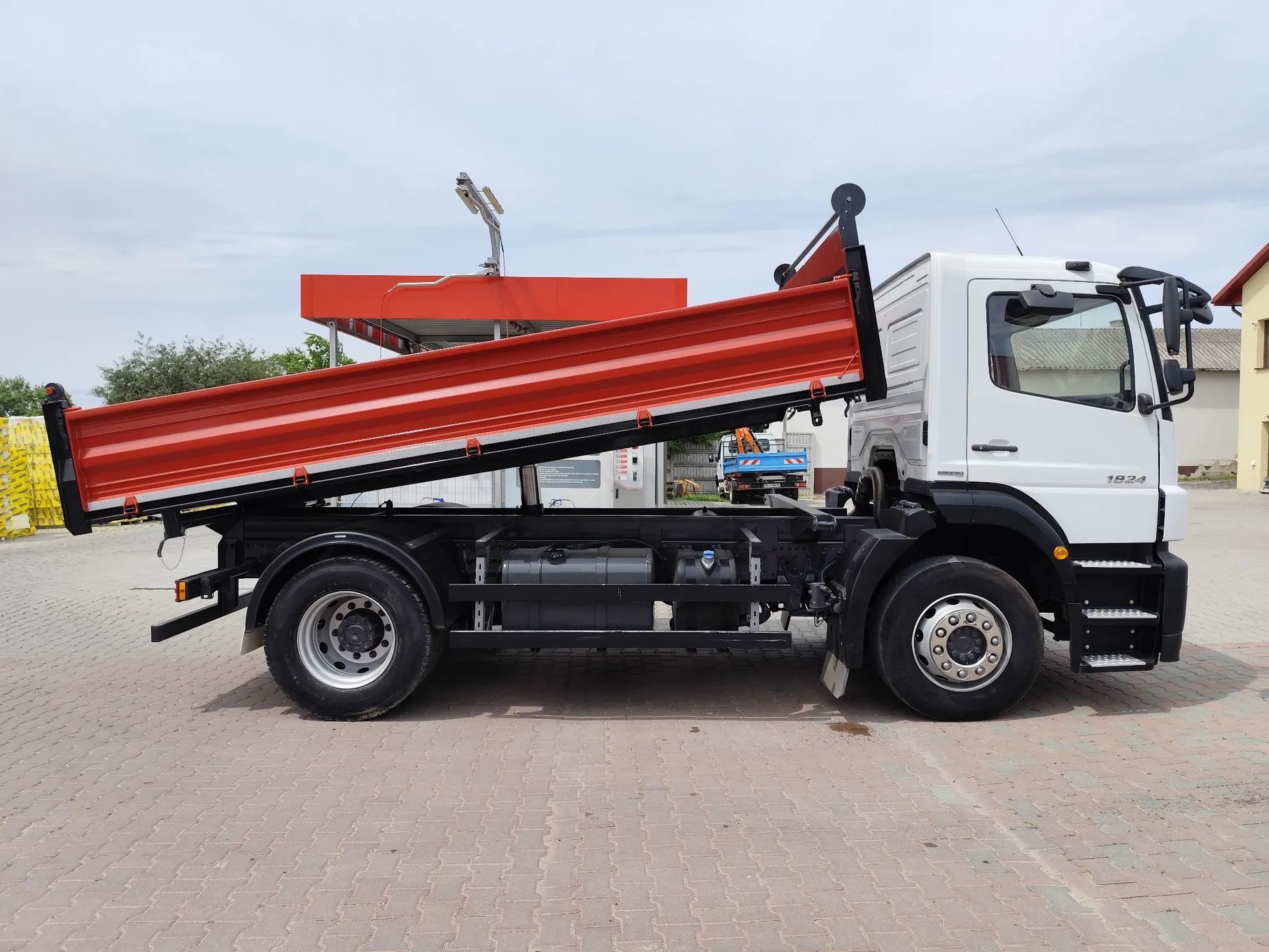Mercedes-Benz AXOR 1824 1829 Wywrotka / Kiper / Nowa 3-stronna / Blokada / Klima / Sprowadzony / Atego