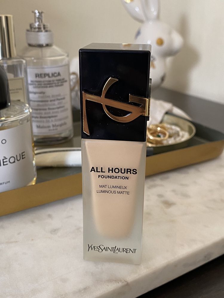 Yves Saint Laurent All Hours Foundation