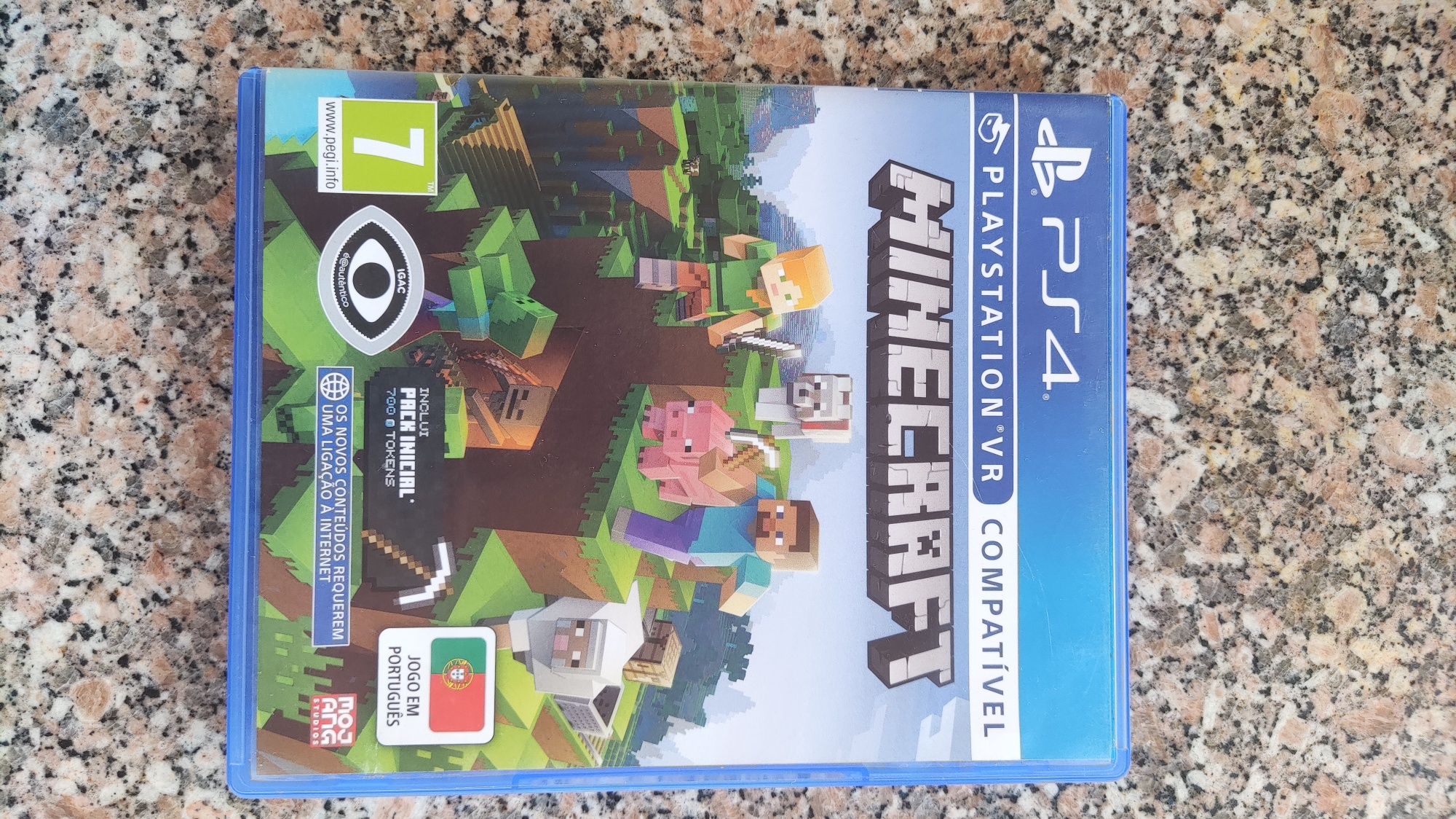 PlayStation 4 com dois comandos