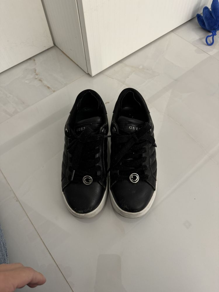 guess кросівки 35р.