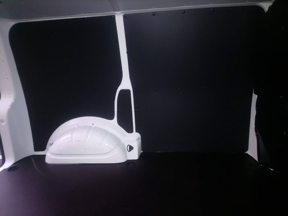 VW T6 L2H1 Zabezpieczenie paki auta tworzywem PCV