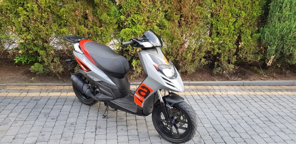 Aprilia SR 49 cm3 typhoon