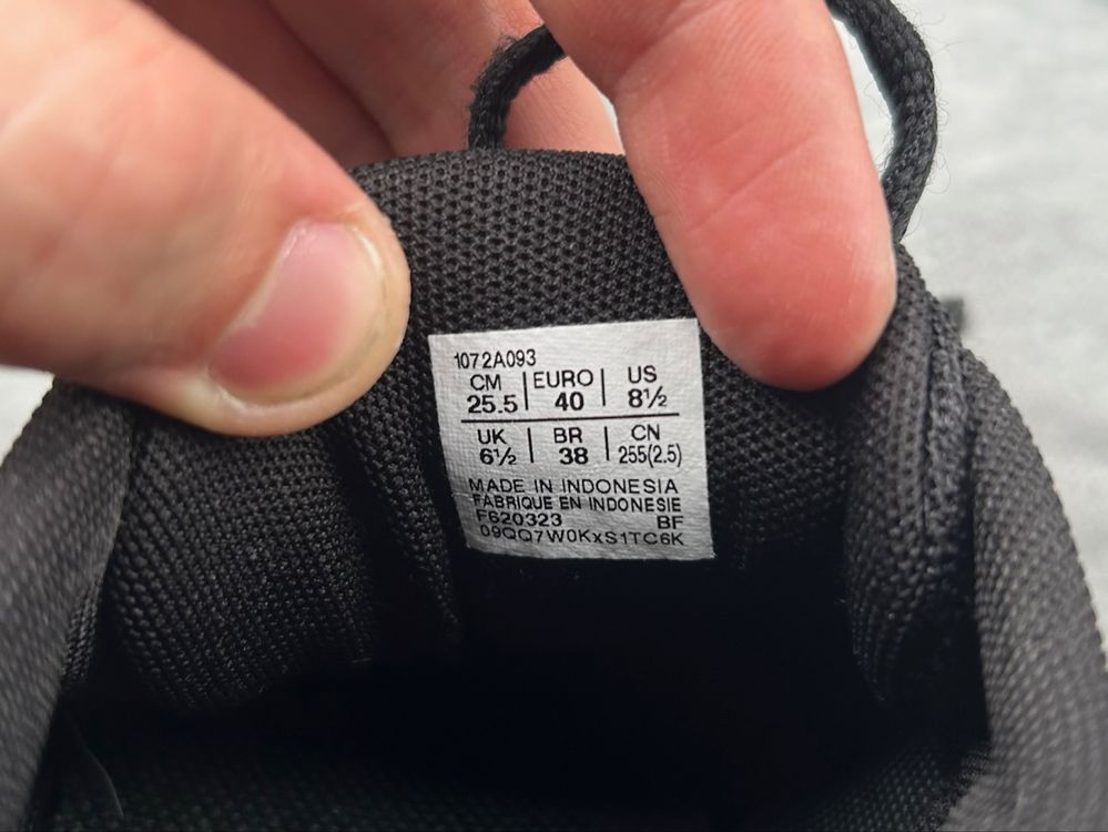 Оригінал! Кросівки Asics Gel Rocket 40 розмір 03410