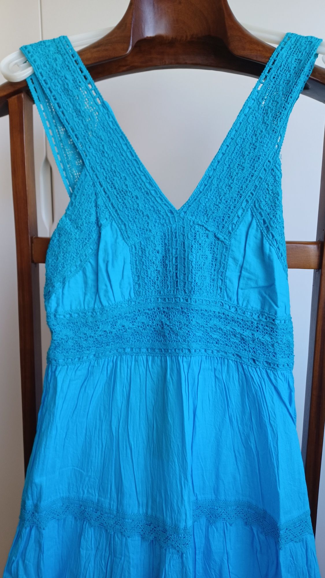 Vestido midi com renda