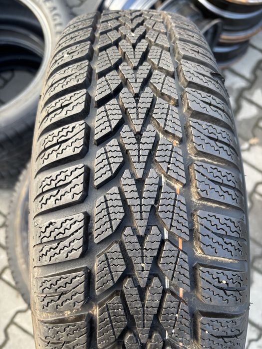 Komplet opon zimowych 175/65 R15 Dunlop jak nowe
