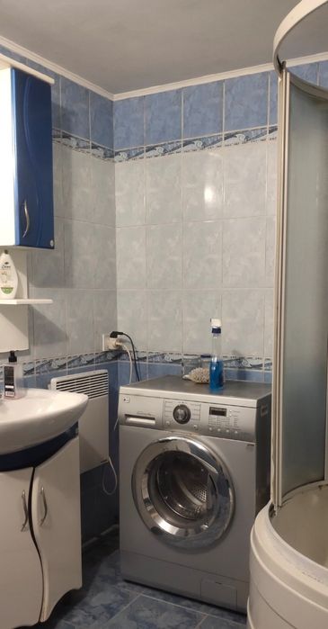 2 кімнати, двір на 2 авто, 2 конвектори.