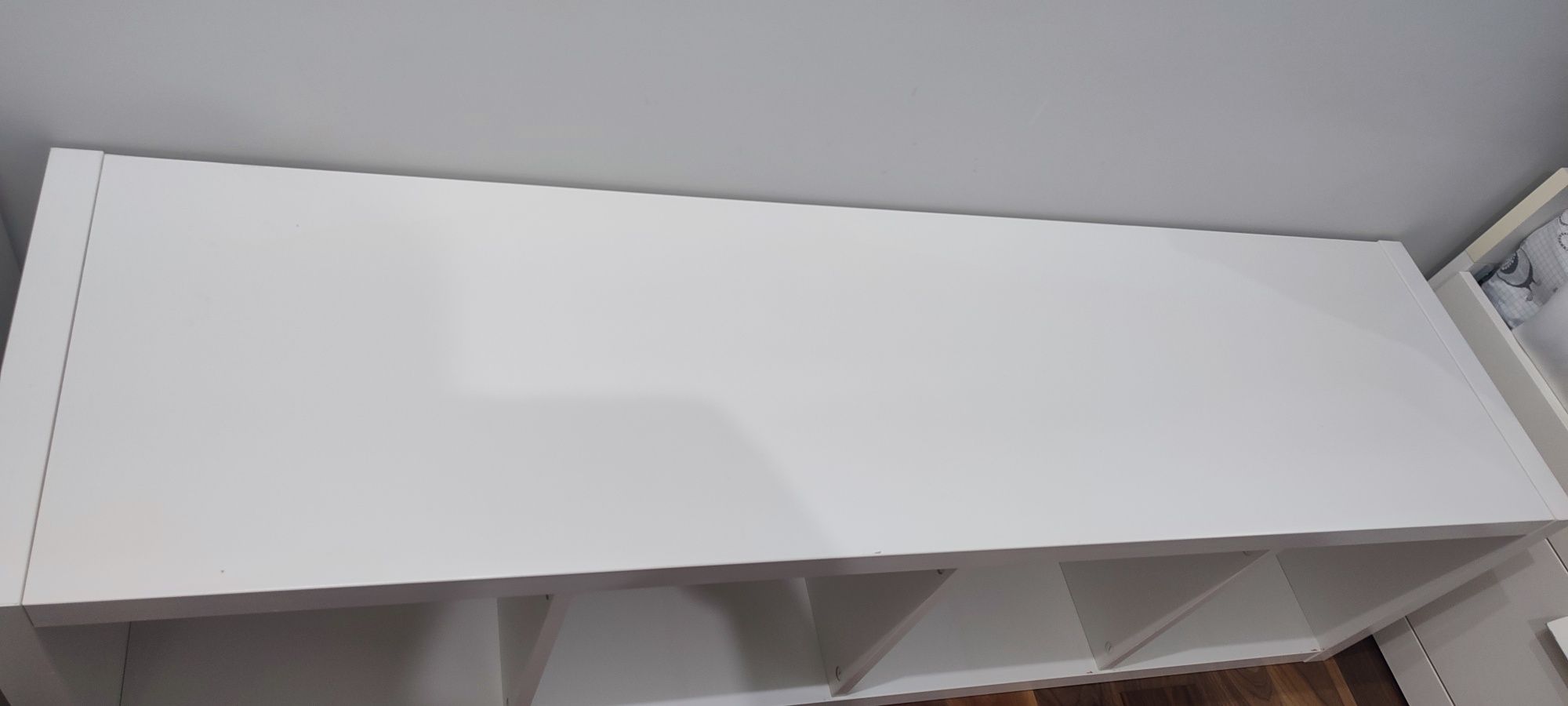 Estante IKEA Kallax com 4 caixas