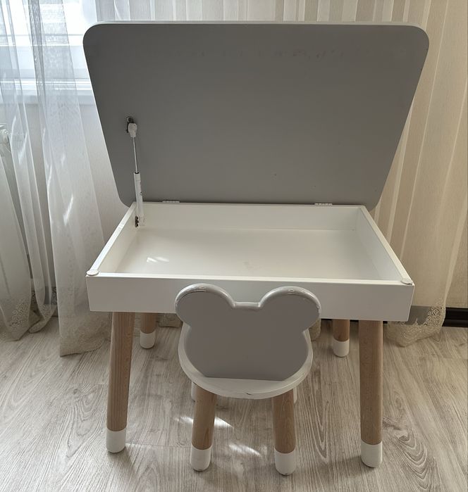 Столик, парта дитяча