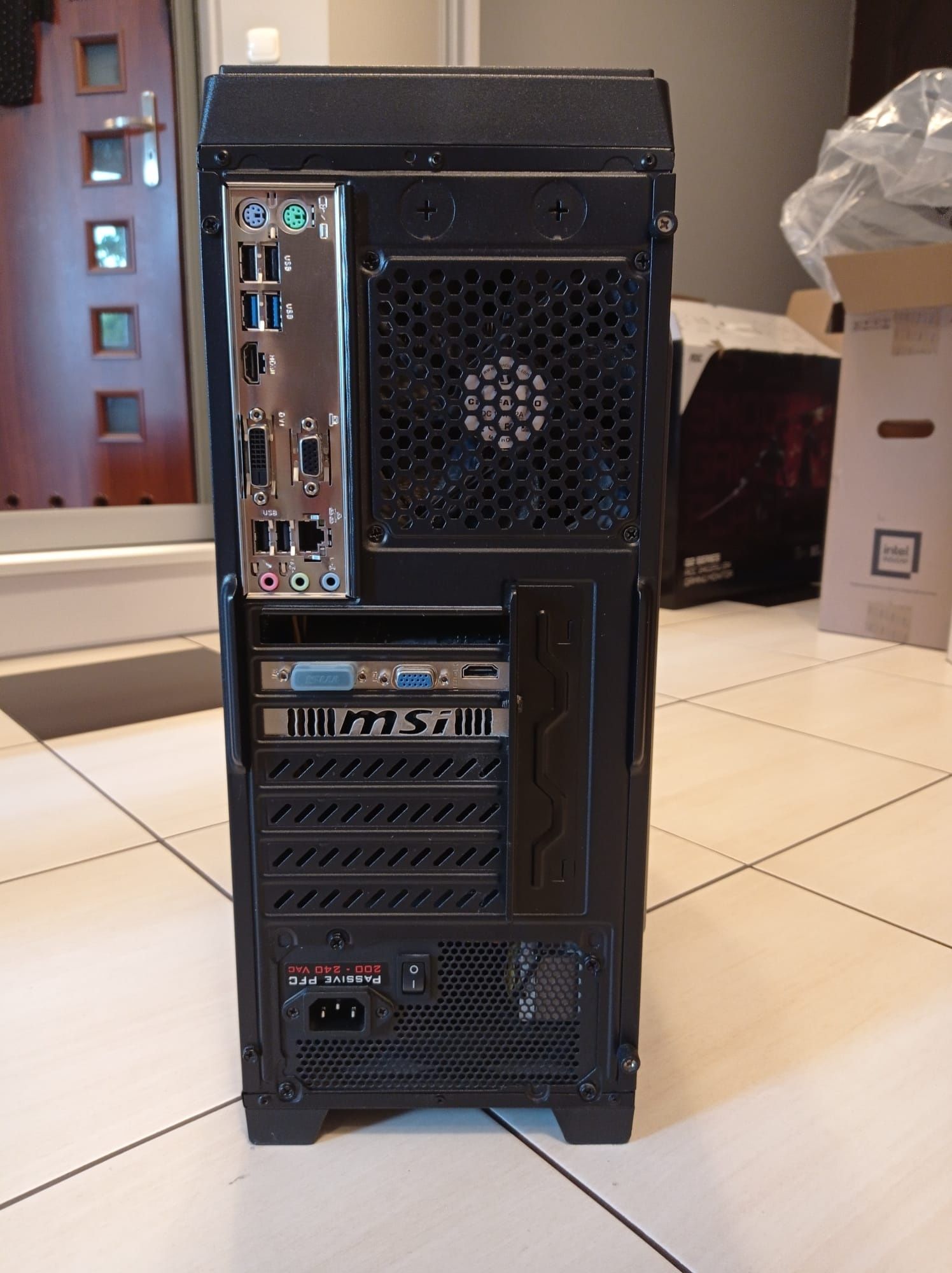 Komputer PC stacjonarny