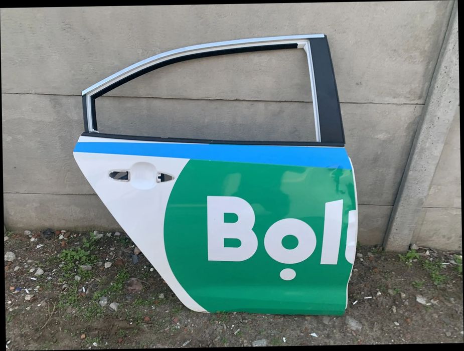 TOYOTA COROLLA E21 SEDAN 2019- DRZWI PRAWE TYŁ TYLNE LISTWA CHROM ZGARNIAJĄCA NAKŁADKA RAMKA