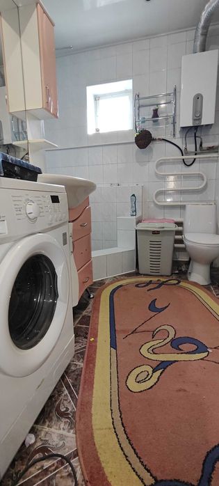 Здається будинок.4 роздільні кімнати.2 санвузли.Меблі.Побутова техніка