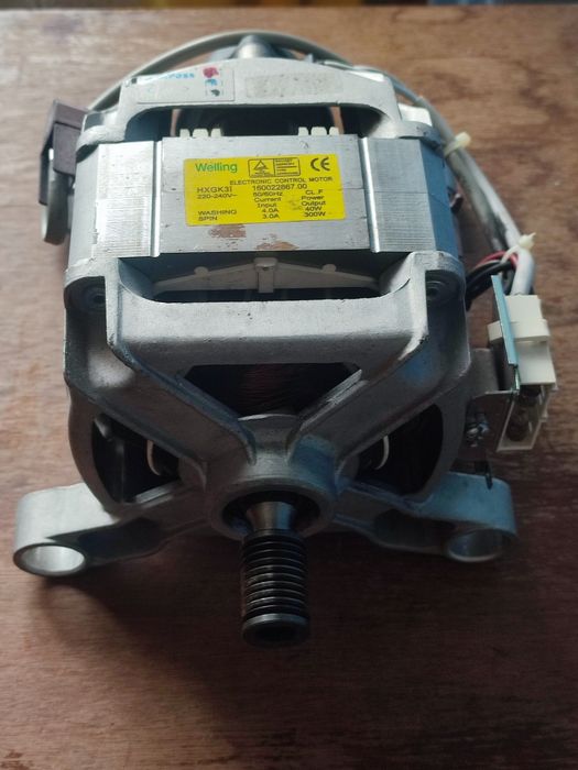 Двигатель для стиральной машины Аристон.