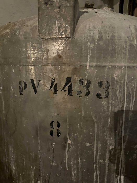 Mieszadło przemysłowe z silnikiem i zbiornikiem