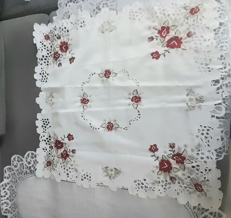 Obrus x 4 zestaw obrusów haftowany obrus